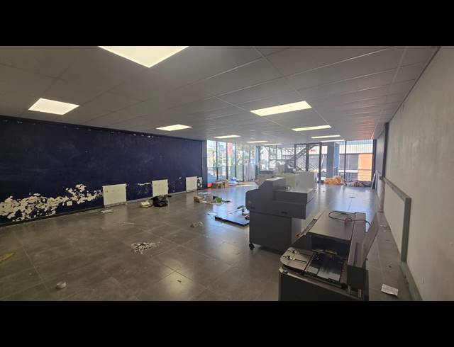 160M² BUILDING TO LET IN BALLITO DISTRICT